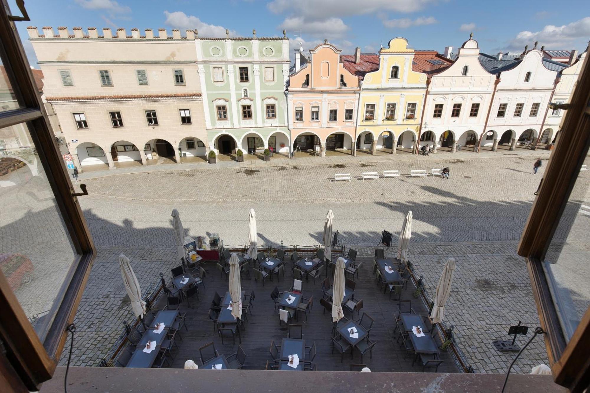 Hotel U Cerneho Orla Telc Exterior photo